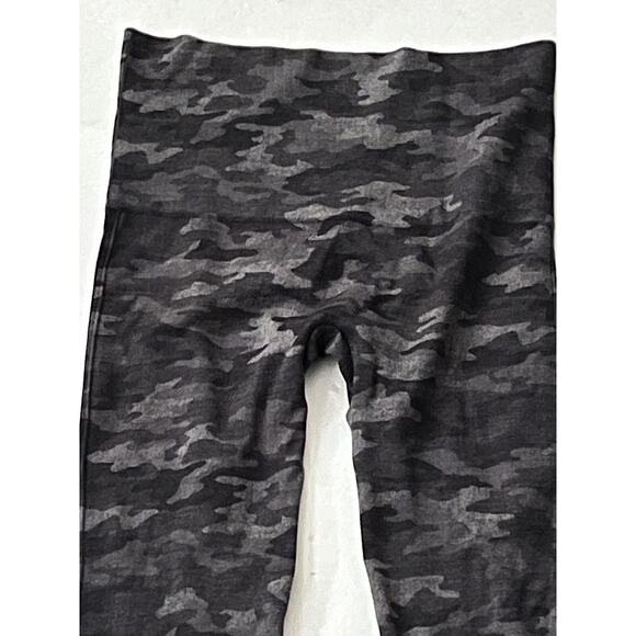 SPANX •S• LOOK AT ME NOW SEAMLESS LEGGINGS BLACK CAMO FL3515 Full Length High - Picture 5 of 8